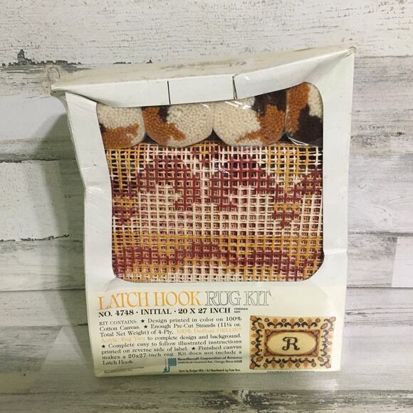 Select Your Own Initial Wonderart Latch Hook Rug Kit 4748 NEW SEALED 20 x 27 - Picture 5 of 7